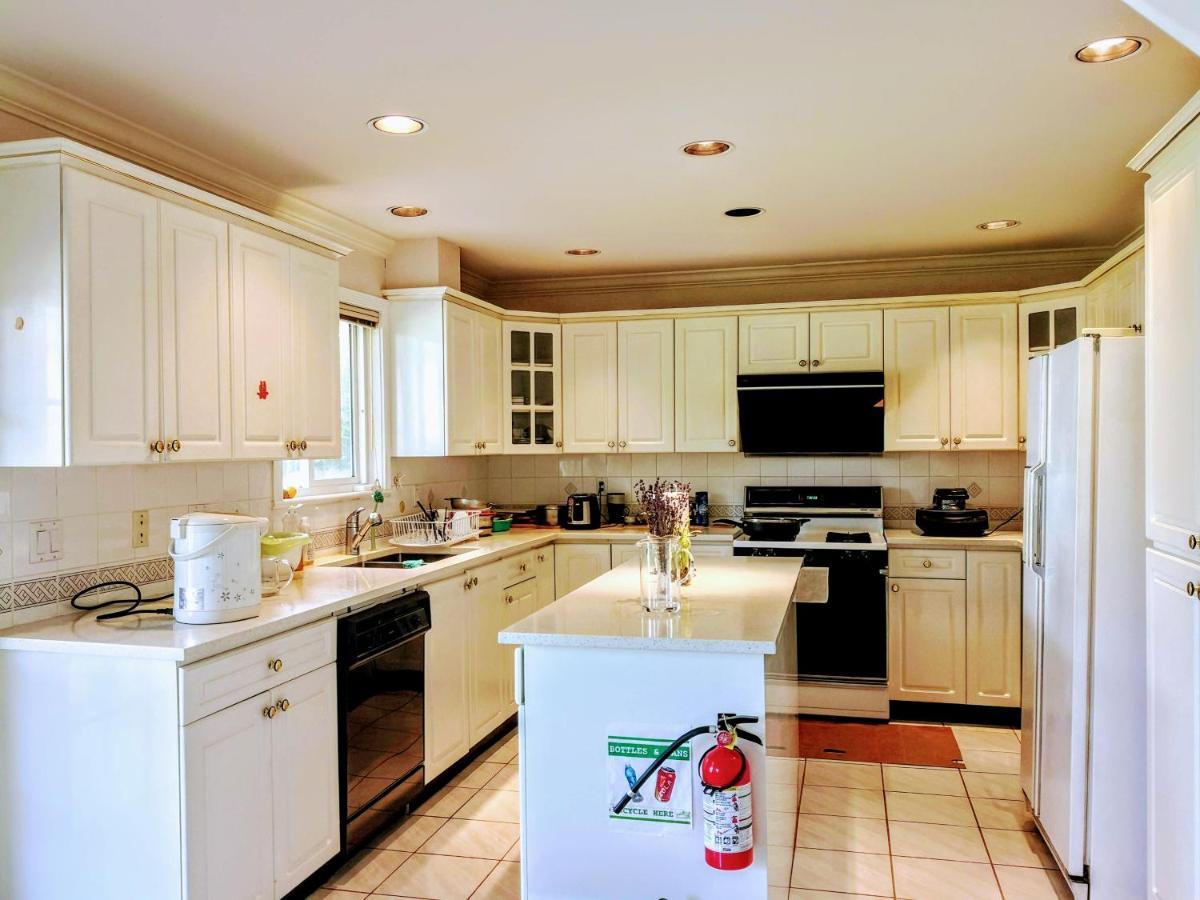 Great Guest Suite In A Gorgeous House นิวเวสต์มินสเตอร์ ภายนอก รูปภาพ